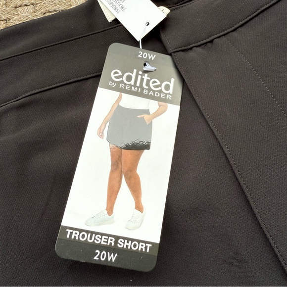 Edited by Remi Bader Women's Black Trouser
Short various sizes - Picture 17 of 17